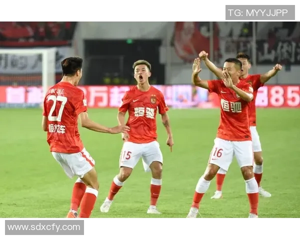 广州足球队近期状态分析与表现评估大满贯点评