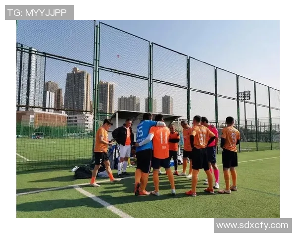 足球明星在家生活揭秘：训练之外的休闲时光与家庭温馨瞬间