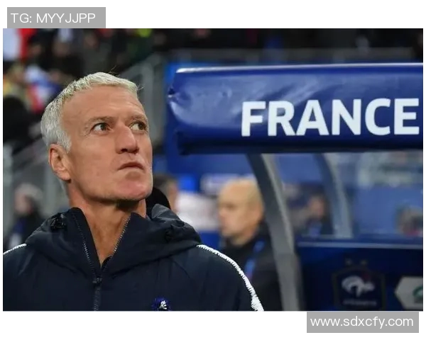 德国足球明星宝贝的魅力与风采揭秘：她们如何在绿茵场外闪耀光芒